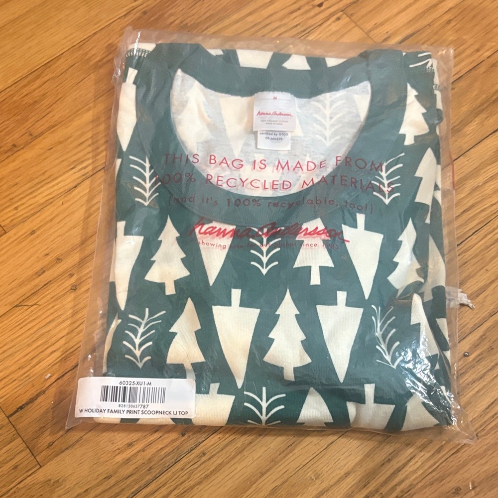 *Hanna Andersson🌲 Green and Cream Tree Print Top